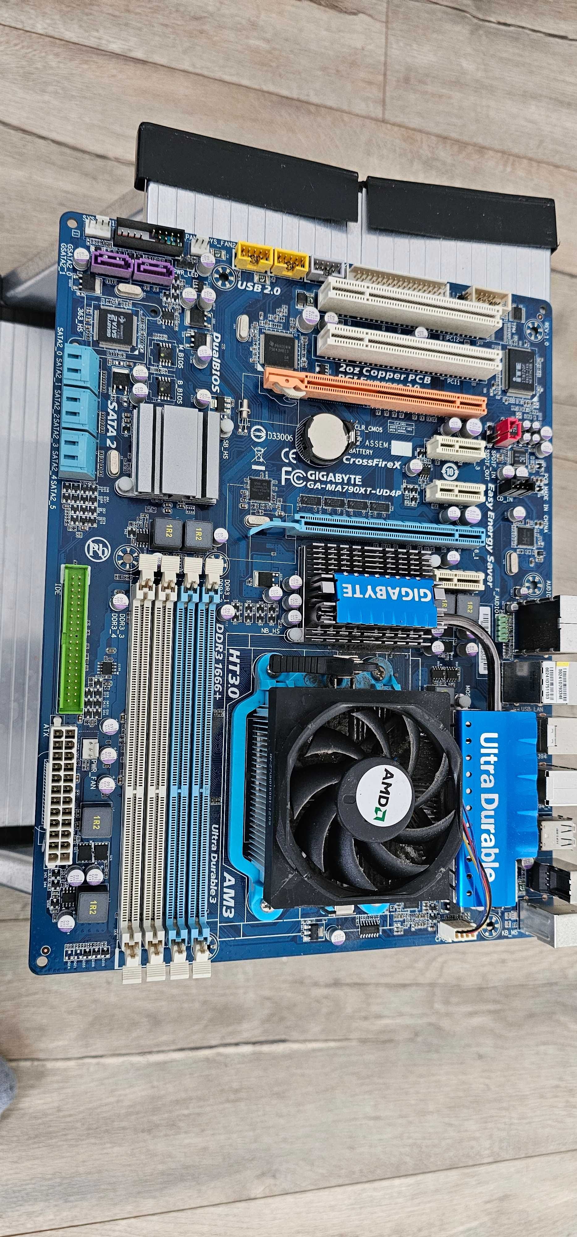 Płyta główna Gigabyte GA-MA790XT-UD4P plus AMD Phenom II X2 550