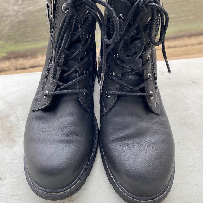 Класні жіночі демісесонні черевики, 38 розмір