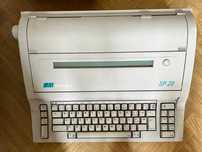 Maszyna do pisania elektroniczna OPTIMA SP 28 – retro sprzęt z Niemiec