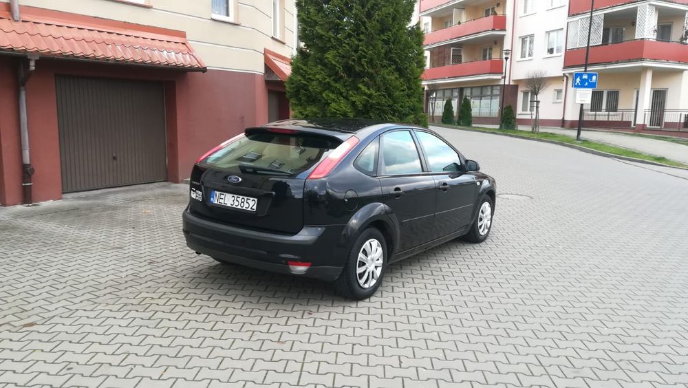 Sprzedam Forda Focusa 1.6 benzyna 2007 rok .