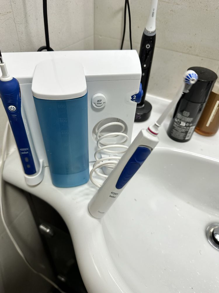 Oral-B Estação de Higiene Oral Smart 5000 + Irrigador Oxyjet