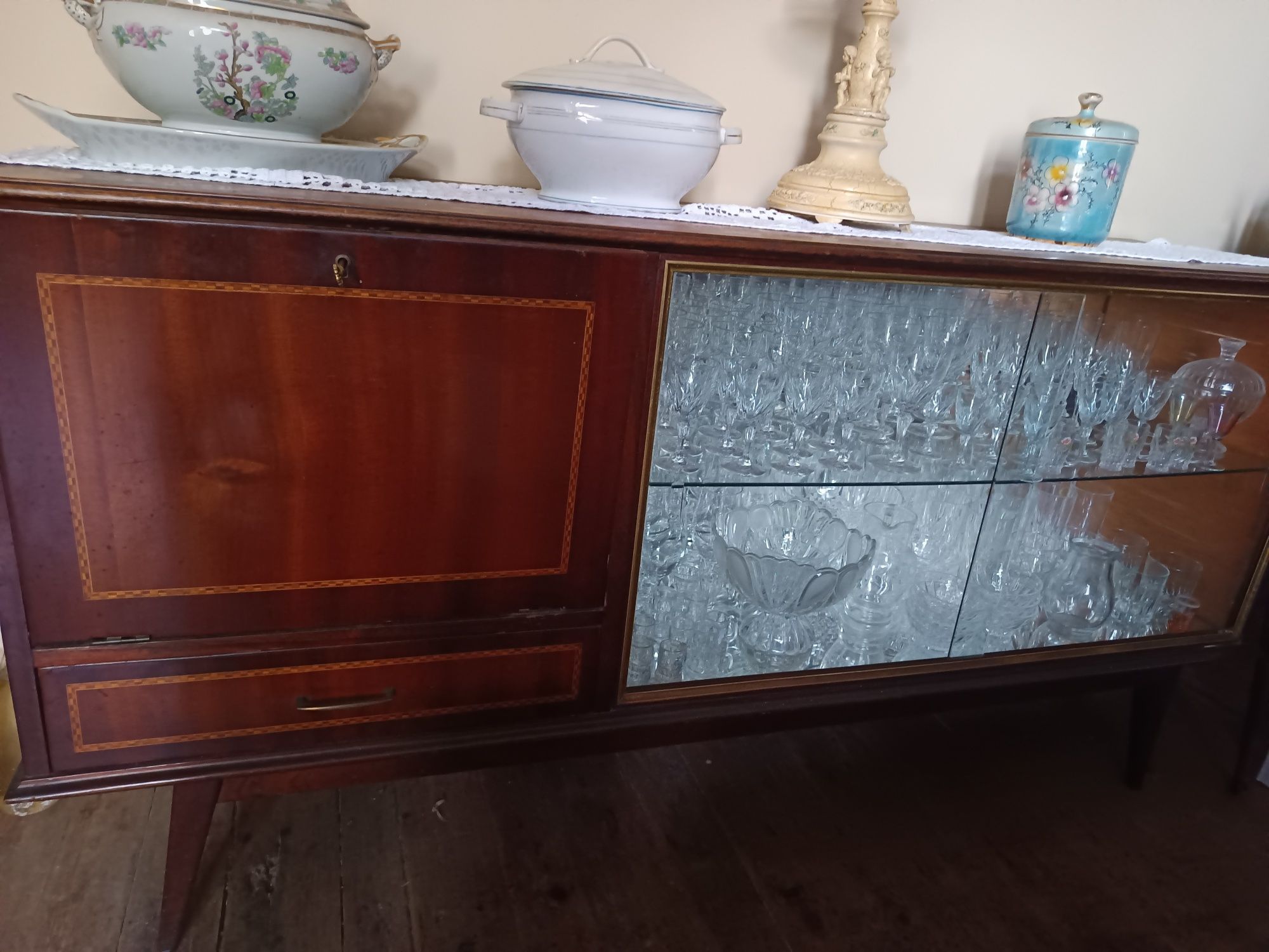 Movel de sala com embutidos "estilo nordico