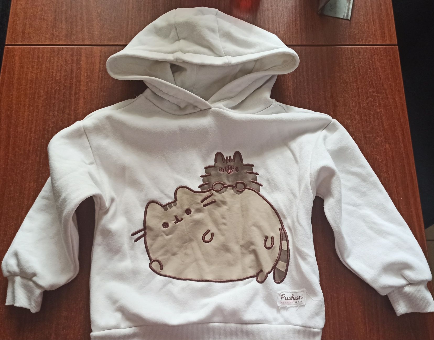 Biała bluza pusheen reserved