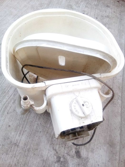 Продам стиральную машыну Занусси. под ремонт Малютку стекла