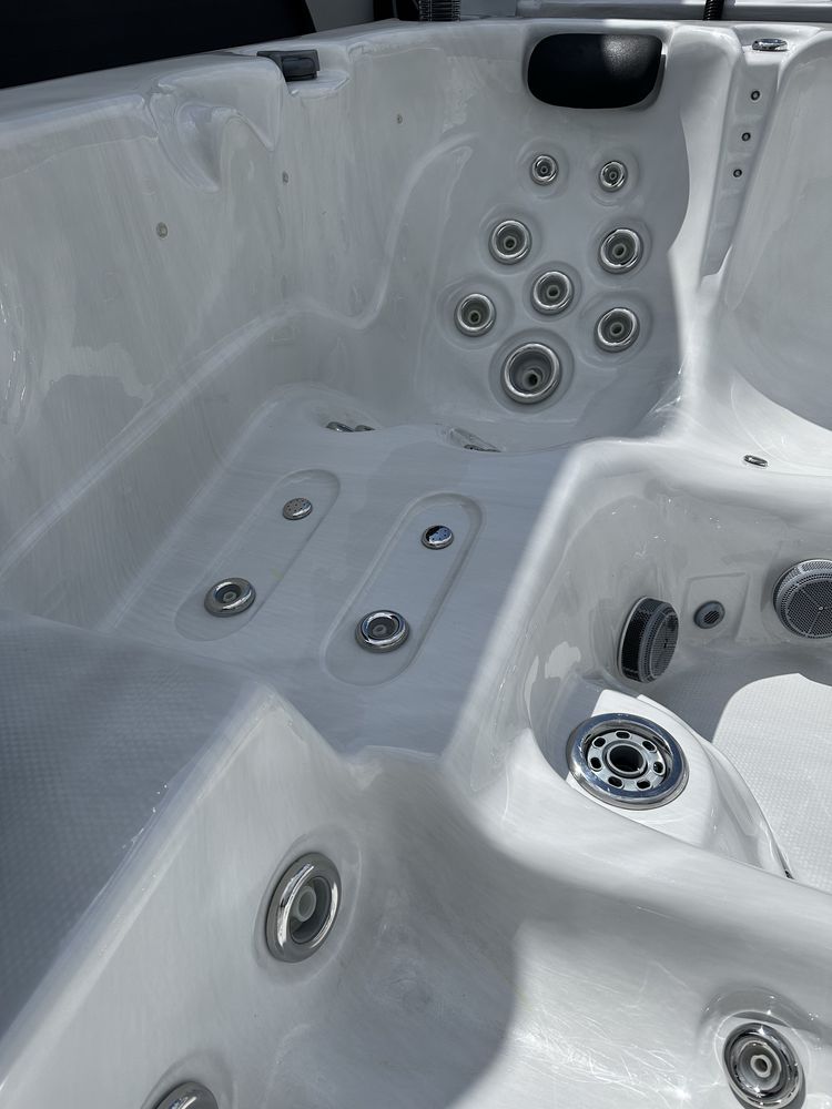 Jacuzzi Całoroczne – Duże, Luksusowe, Mega Wypas !!! BubbleSpa !!!