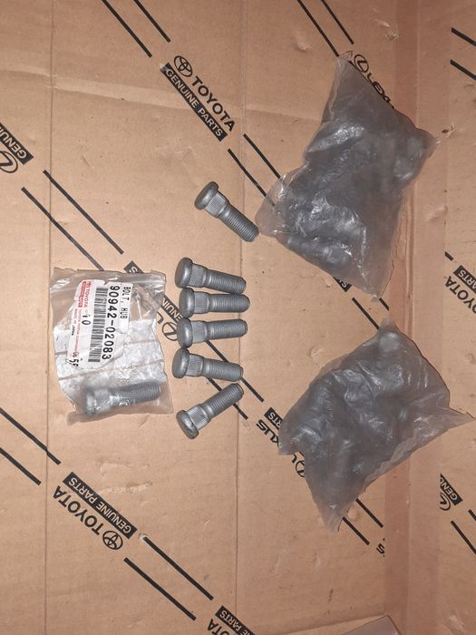 Шпилька Toyota/Lexus 9094202083 новые оригинальные