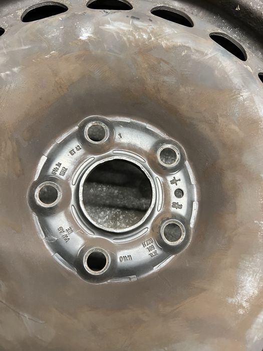 Felgi stalowe z kołpakami 6.5Jx16H2 ET42 5x112 VW Passat B5