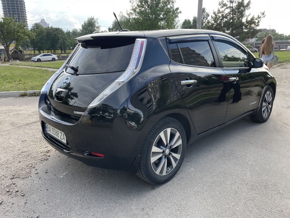 Продам Nissan leaf