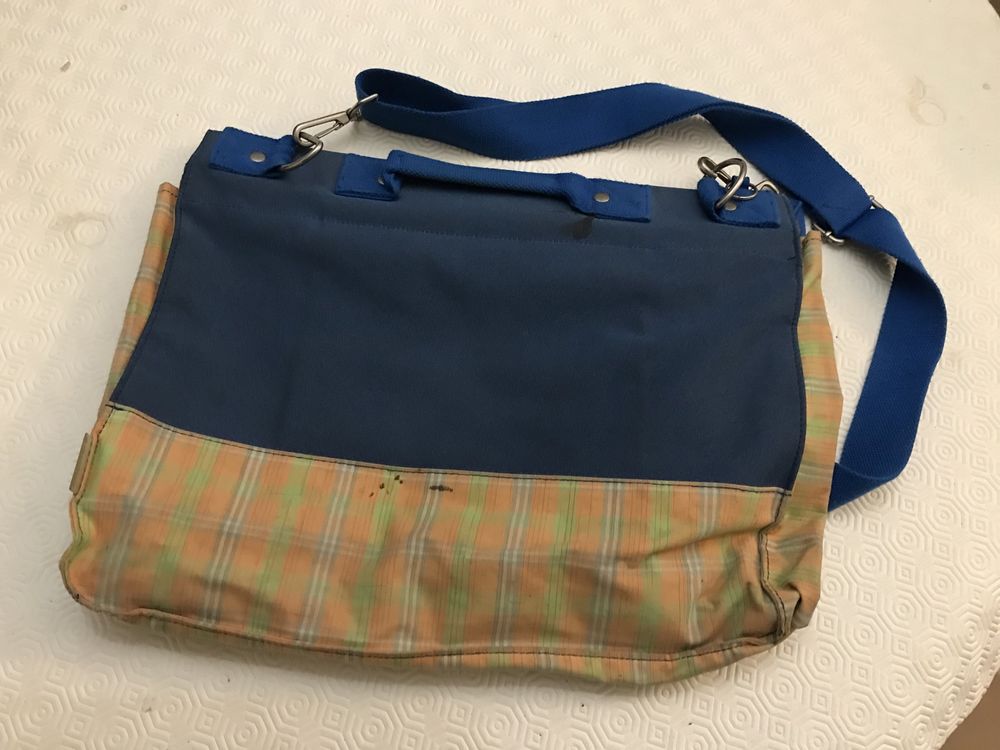 Mochila escolar azul com alça