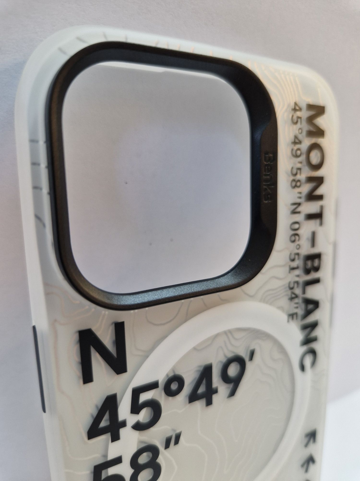 Benks Etui Magnetic Summit Mont Blanc do Iphone 15 Pro
