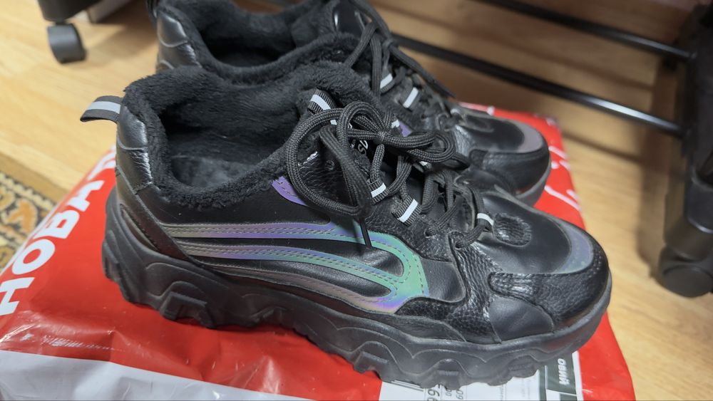 Теплые кроссовки 25 см стелька