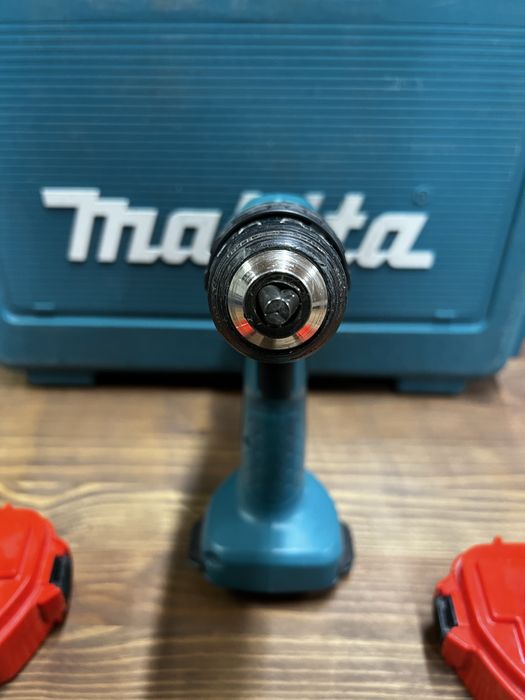 Акумуляторний шуруповерт Makita 8271DWAE