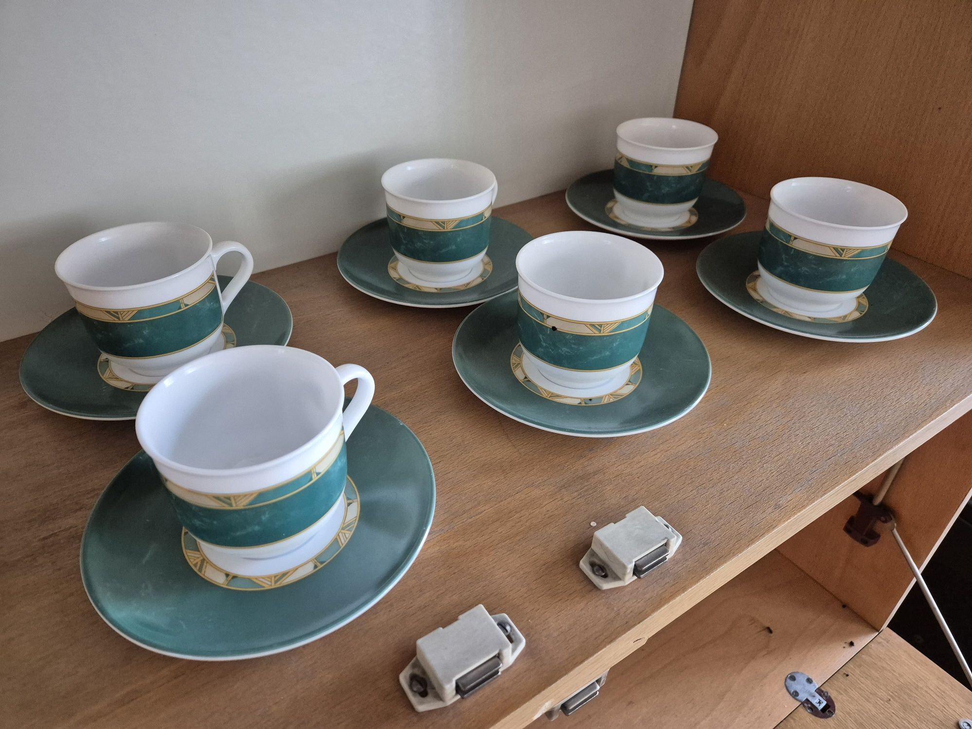 Zestaw filiżanki i talerzyki porcelanowe