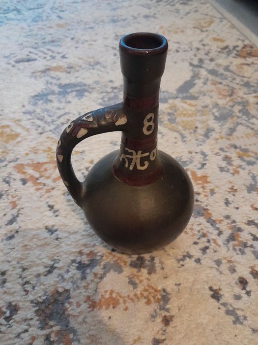 Gruziński wazonik gliniany