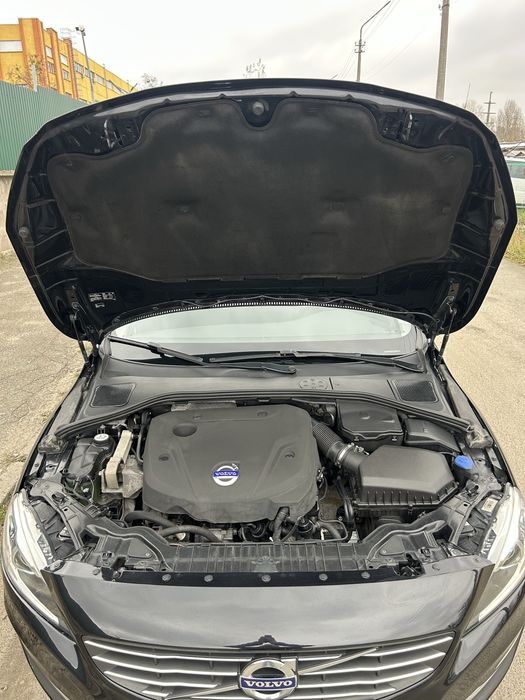 Продам власний Volvo V60 D4 2014