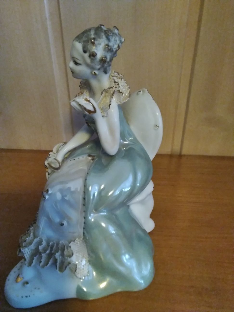 Figurka sygnowana porcelana