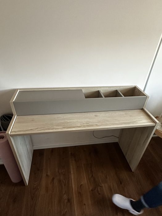 Biurko / toaletka z wysuwanym blatem