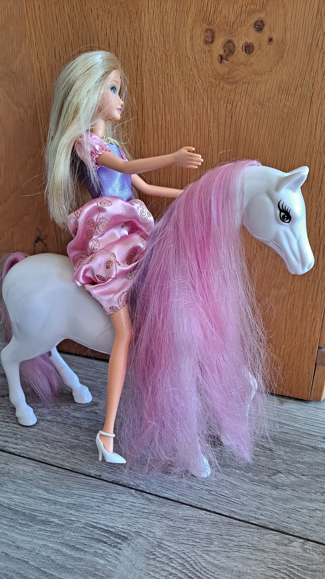 Lalka "Barbie" z koniem