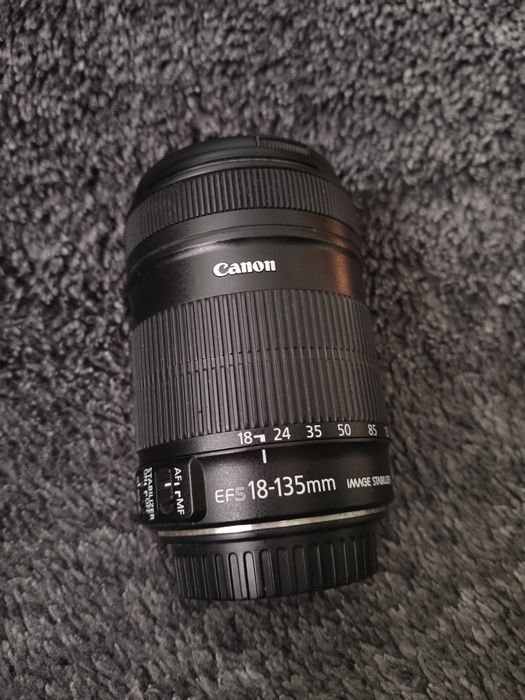 Obiektyw Canon EF-S 18-135