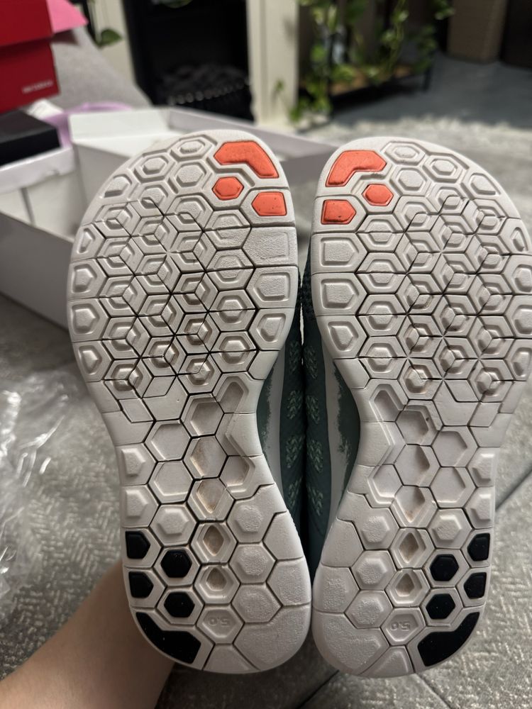 Nike free run 23см