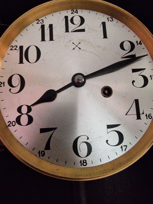 Witam  mam do sprzedania stary zegar HAU