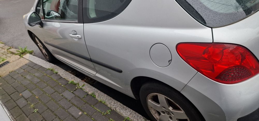 Peugot 207 z 2009 roku. Żona ma go od 2017 roku.