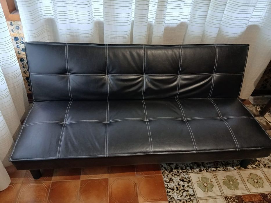 Sofá cama Novo em couro
