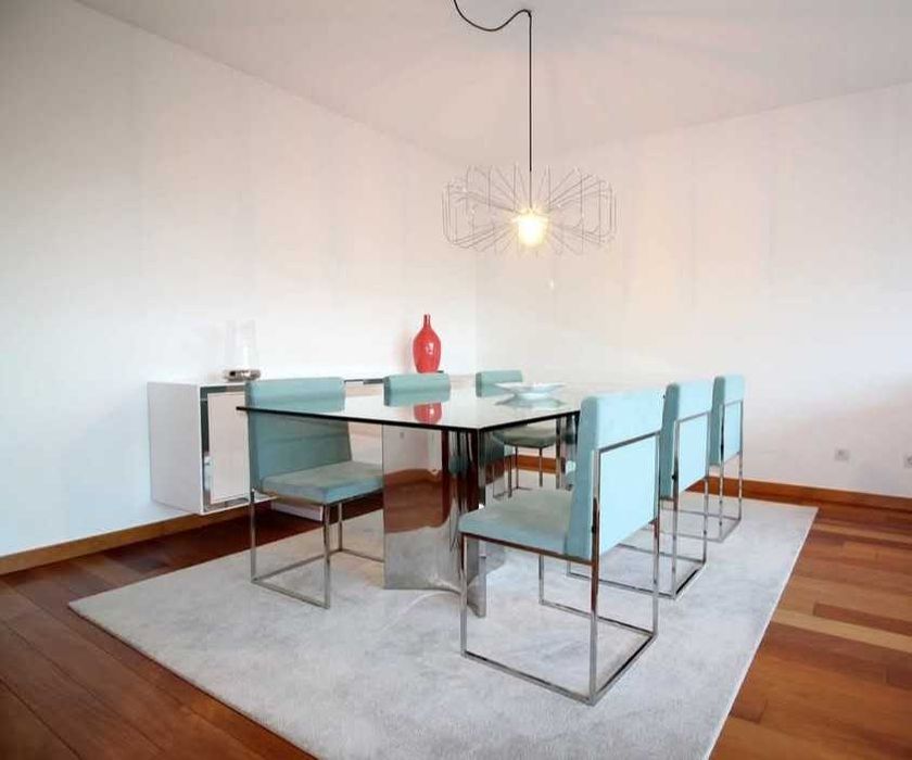 Mesa de Jantar Gaudi Laskasas + Cadeiras Peter Laskasas Como novo