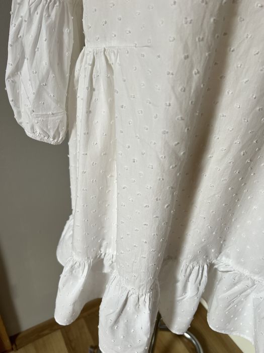 Sukienka biała Zara falbany r. XL jak nowa