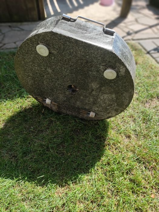 Granitowa podstawa pod parasol ogrodowy
