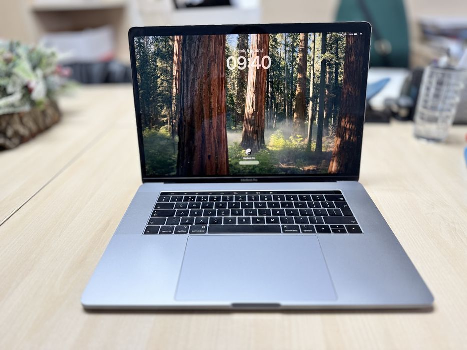 Macbook M1 PRO 15 inch 2019 2,6 Ghz 6 rdzeniowy Intel Core i7 2400 Mhz