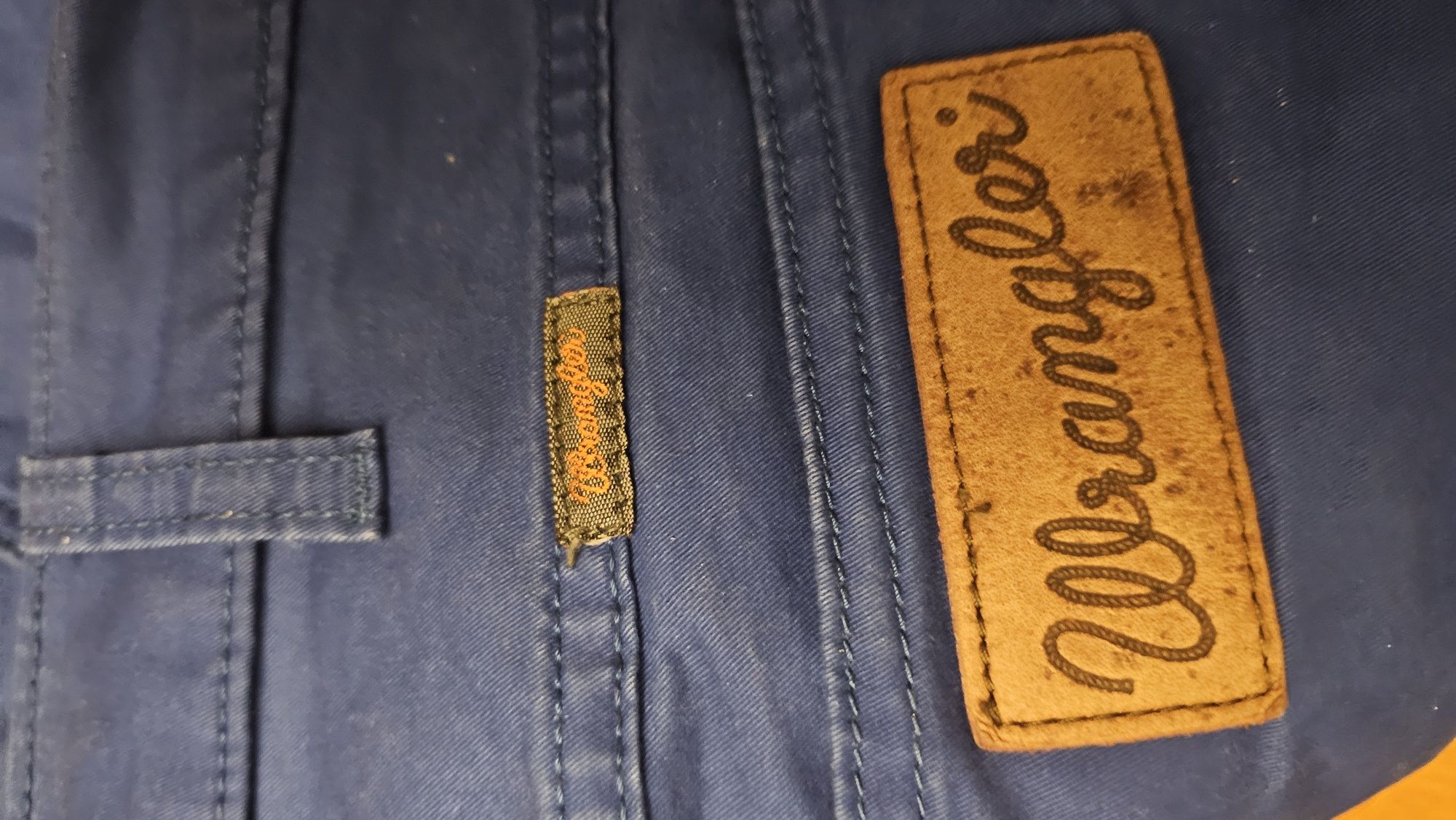 Piekne spodnie jeansy Wrangler rozm. XL