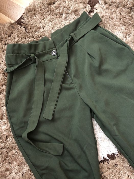 Брюки зеленого кольору