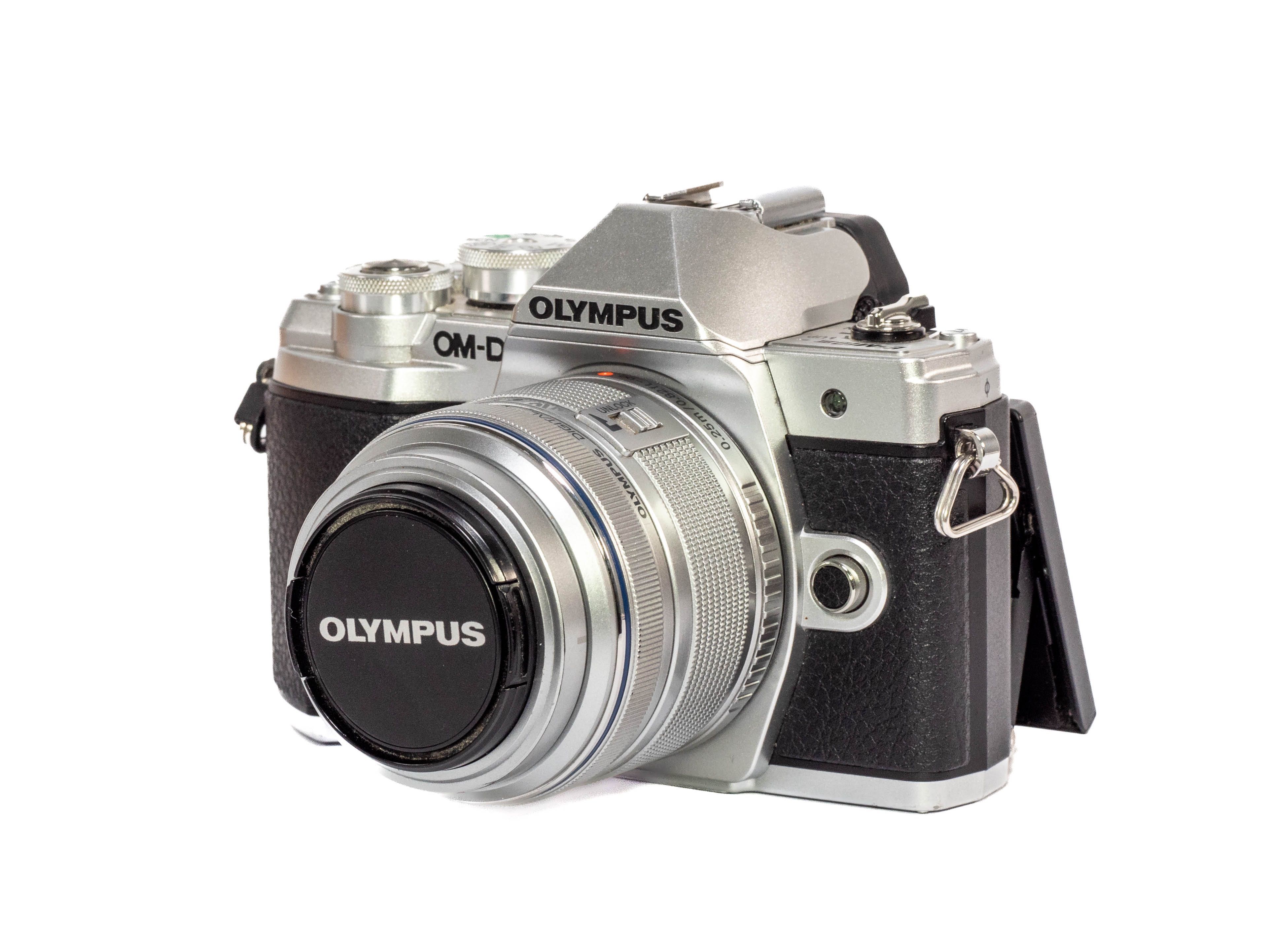 OLYMPUS E-M10 Mark III, Srebrny + Obiektyw M. Zuiko 14-42 mm f/3.5-5.6