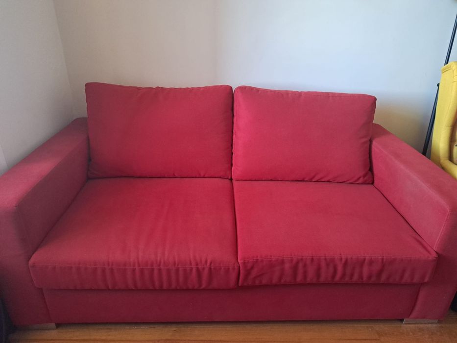 Sofá Vermelho (Sofá Cama) em excelente estado