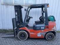 Empilhador toyota 2500kg/ Troca