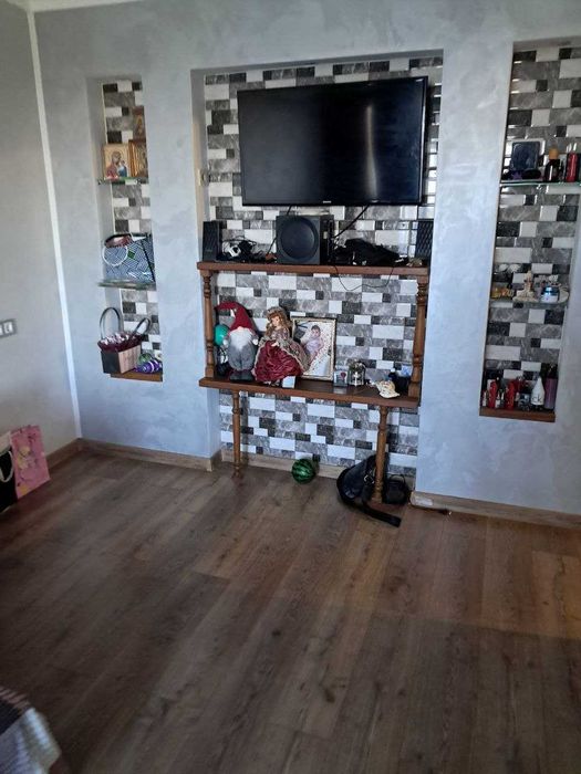 Двох кімнатна квартира в Великій Кручі.