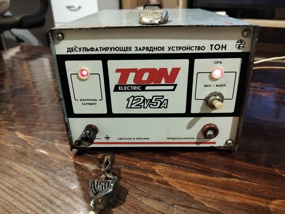 Зарядний пристрій АКБ акумуляторів 12 вольт Десульфатаційний. ТОН. TON