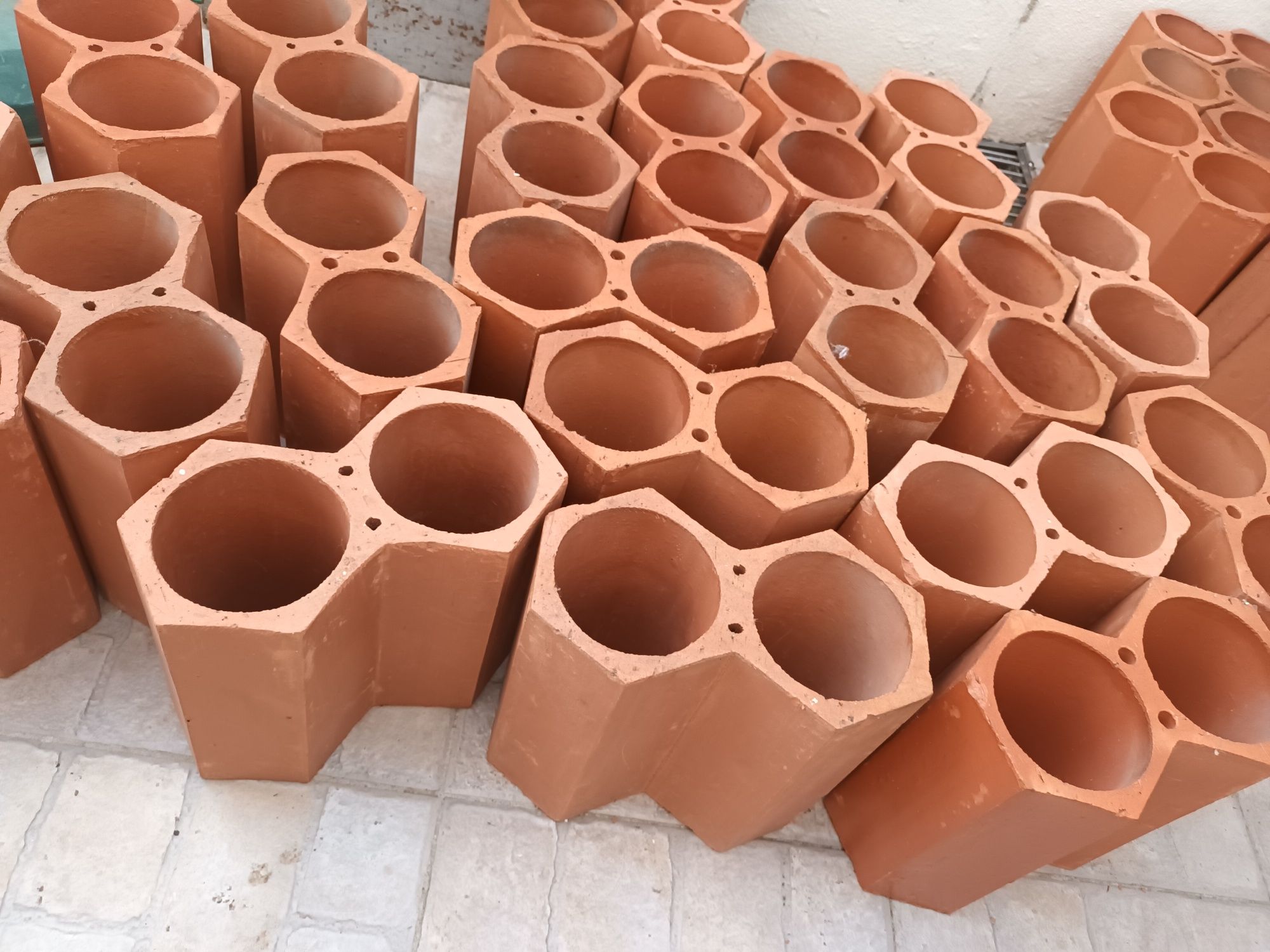 Garrafeira em tijolo duplo novo