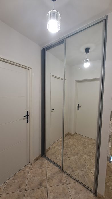 Szafa przesuwana z lustrem