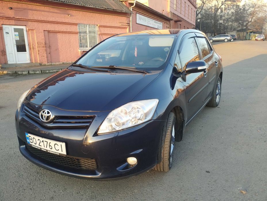 Гарний Auris Executive обслужений