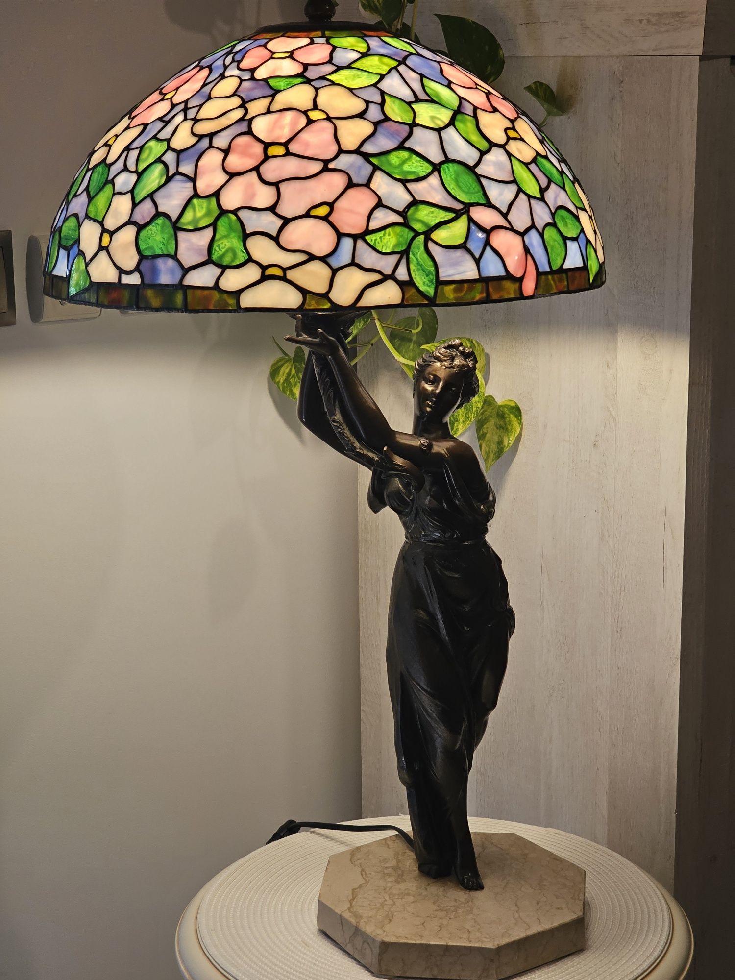 Lampa witrazowa,Tiffany Styl.Podstawa Figuralna.Stan Idealny.