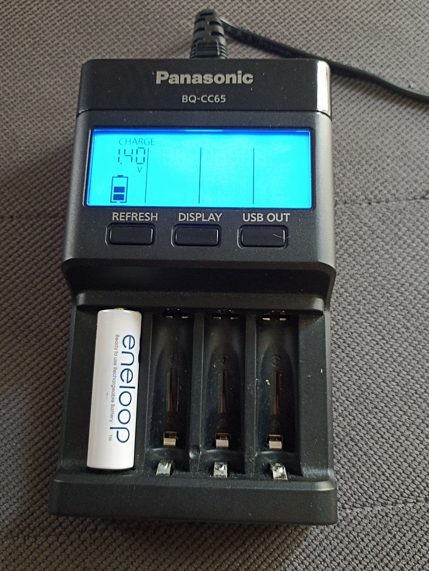 Зарядное устройство Panasonic для аккумуляторов АА,_ААА
