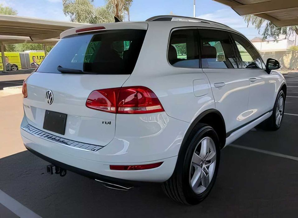 Volkswagen Touareg      2014