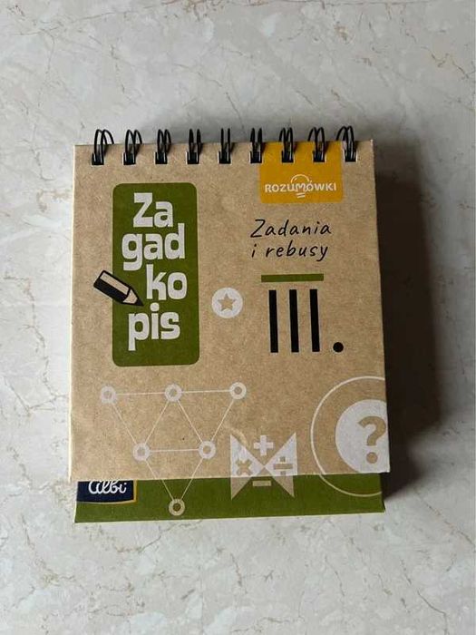 podręczny zestaw zagadkopis rozumówki zadania i rebusy do podróży albi