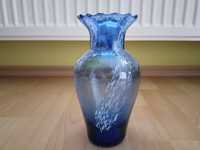 Szklany niebieski wazon