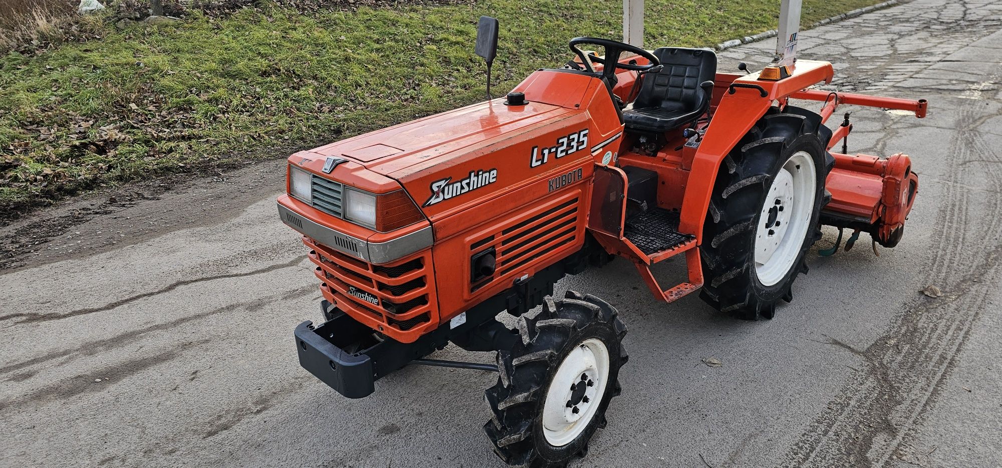 Мінітрактор Трактор Японский Kubota L1-235