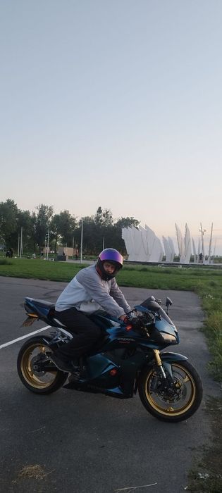 Продам хонда сбр600рр 2009года