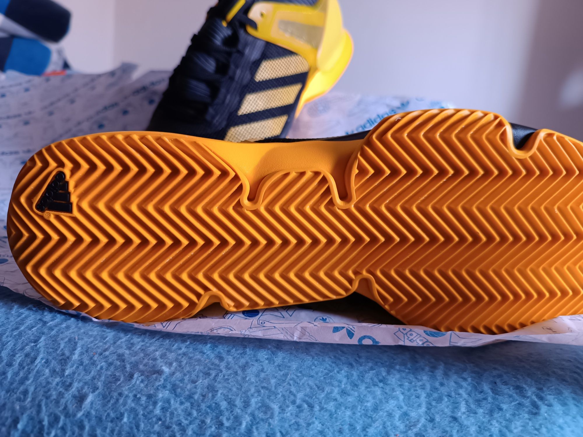Tênis adidas 44.3