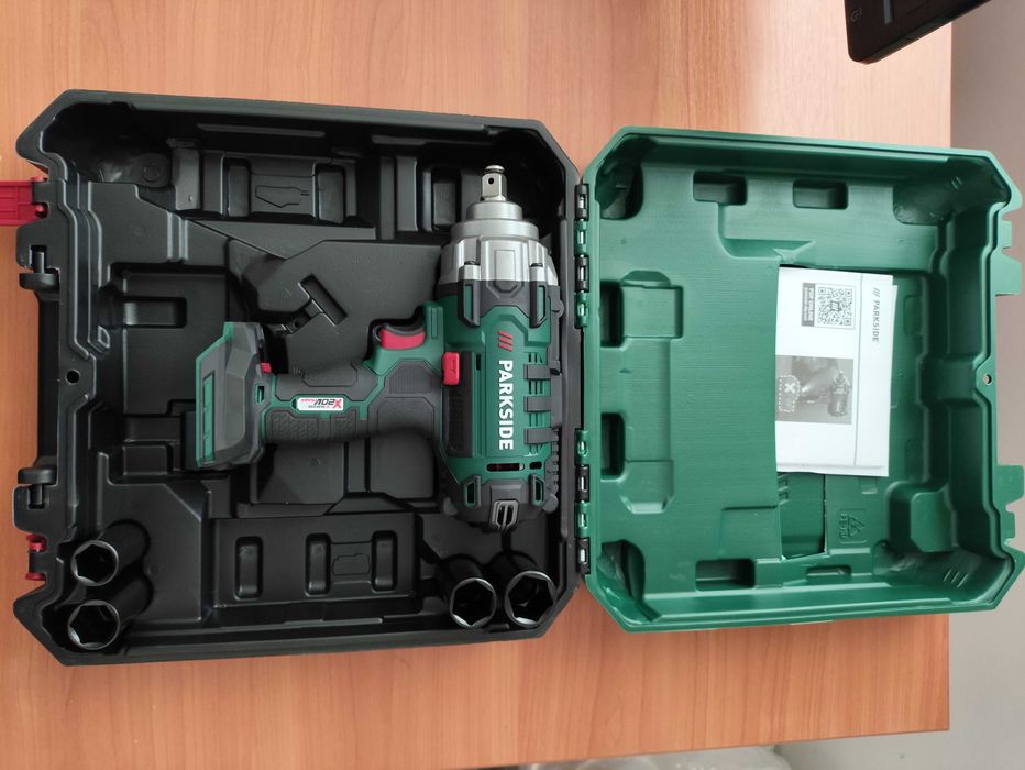 Parkside PASSK 20-Li C4 Klucz udarowy do kół + 4 nasadki do śrub